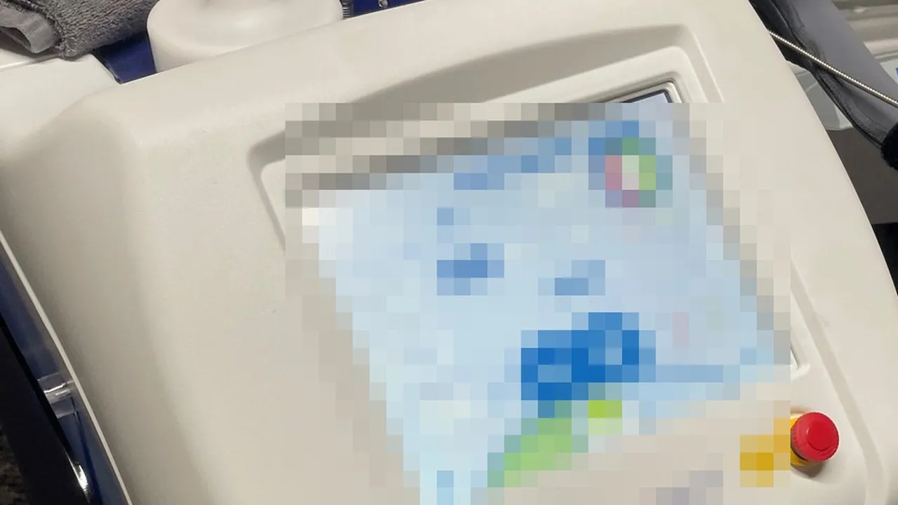 スプレンダーXの操作パネル。画面表示部分はモザイク加工済みの実物写真